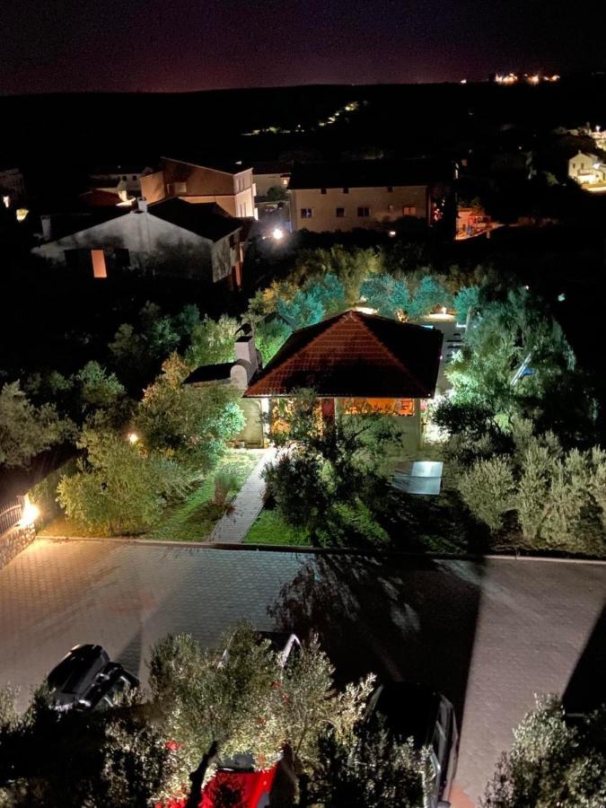 Family Friendly Apartments With A Swimming Pool Povljana, Pag - 244 Экстерьер фото