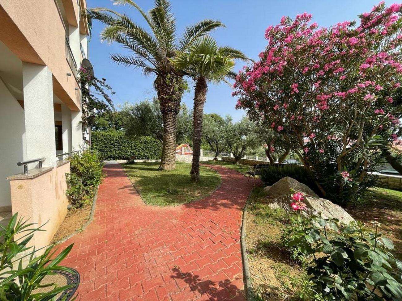Family Friendly Apartments With A Swimming Pool Povljana, Pag - 244 Экстерьер фото